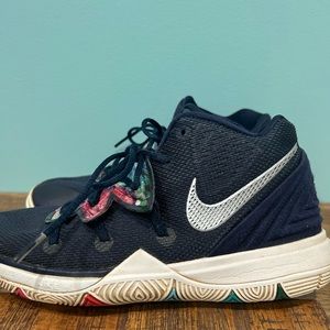 Nike Unisex Kids Kyrie 5 Galaxy Basketball Shoes Navy Blue AQ2458-900 Mid Top 3Y